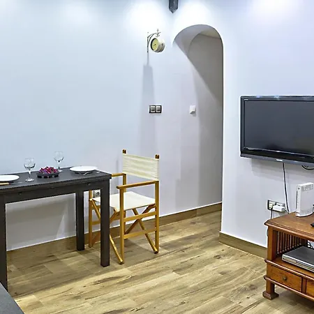 Triana Apartment *